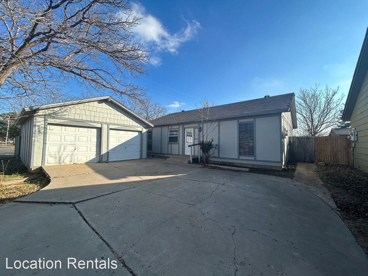 9115 Akron Ave - Photo 2 of 10