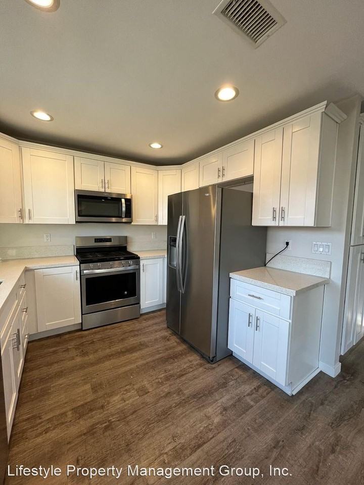 2218-2220 Langmuir - Photo 2 of 9