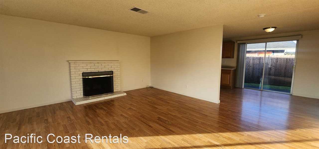2102 Haeger Ave - Photo 3 of 39