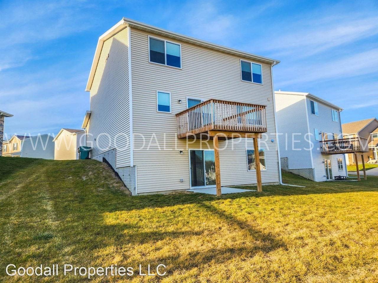 228 Maple Ave - Photo 2 of 28
