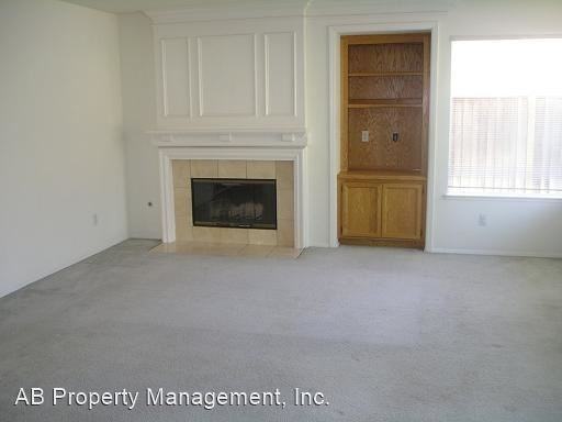 740 Larkspur Dr - Photo 3 of 8