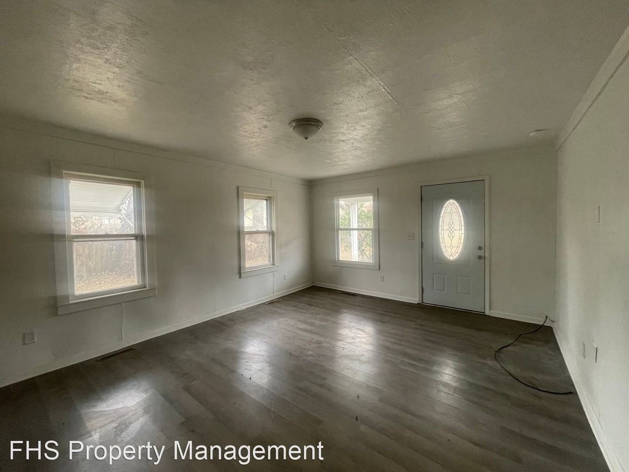 2824 W Chestnut St - Photo 2 of 11