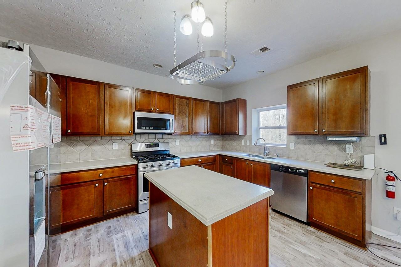 Elmwood Ct - Photo 5 of 9