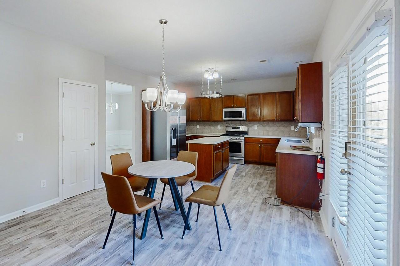 Elmwood Ct - Photo 6 of 9