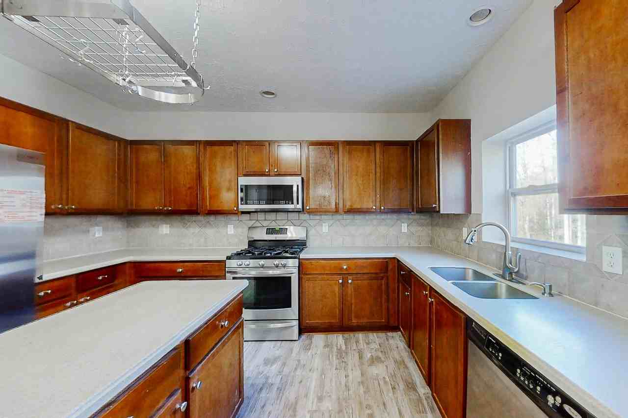 Elmwood Ct - Photo 7 of 9