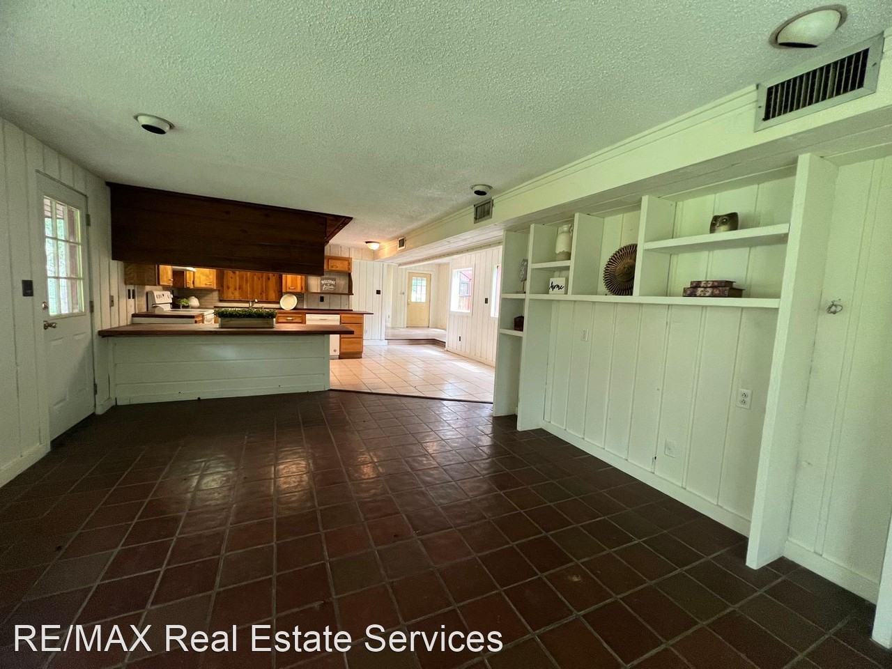 7650 S Lakeshore Dr - Photo 3 of 7