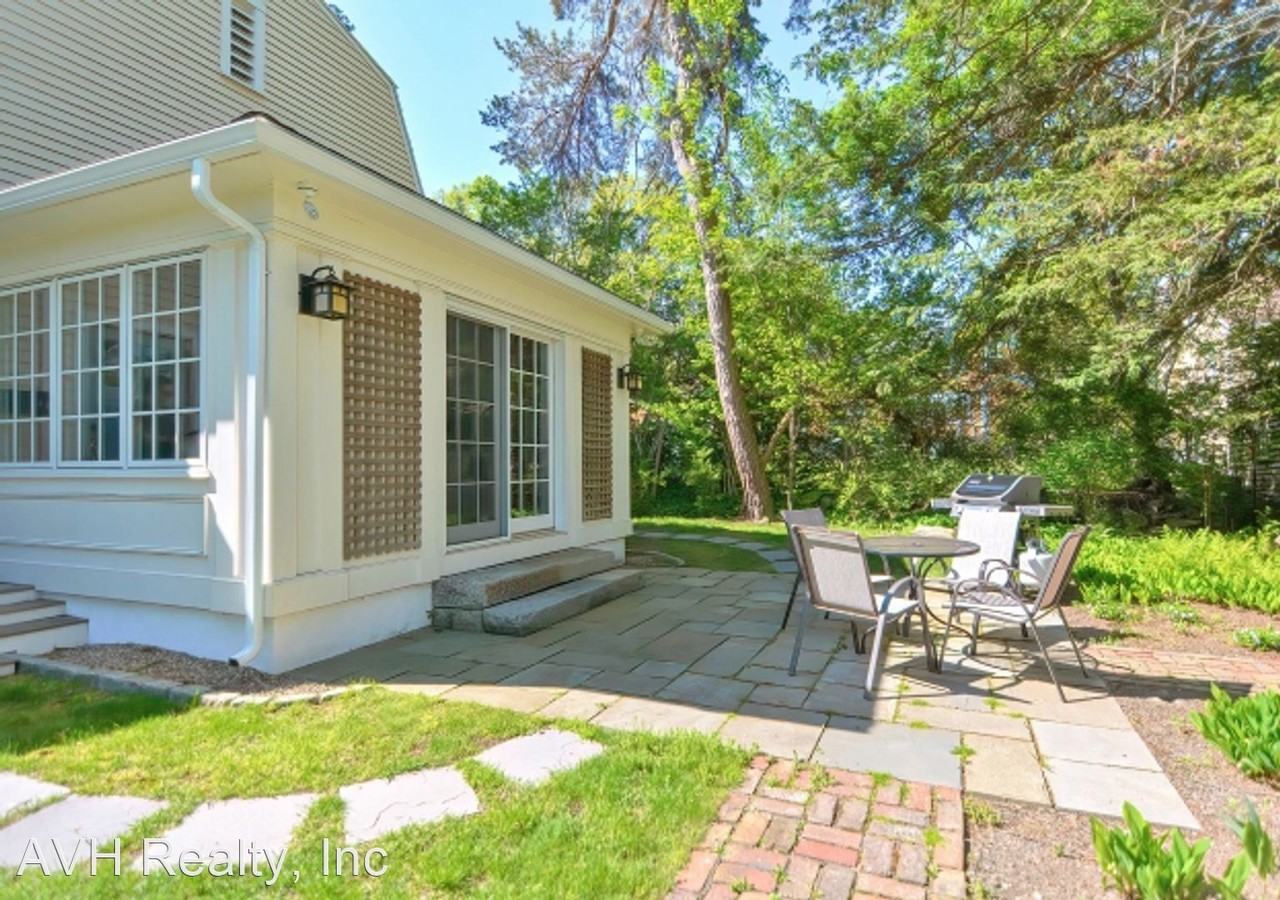 6 1/2 Summer Street Ct - Photo 2 of 31