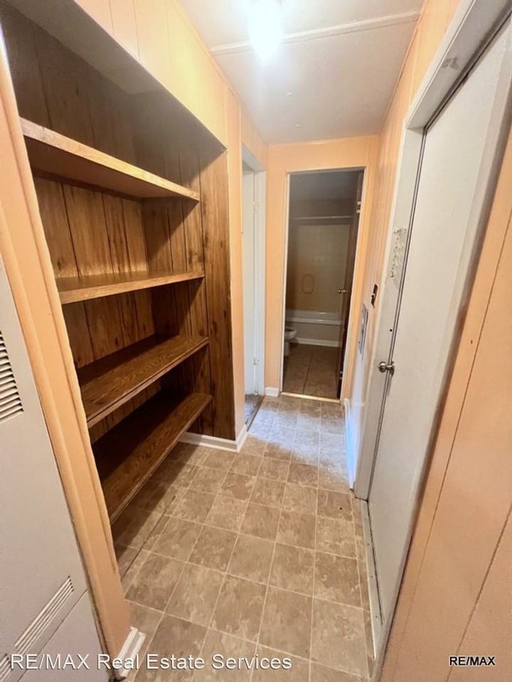 Hanson Circle - Photo 2 of 6