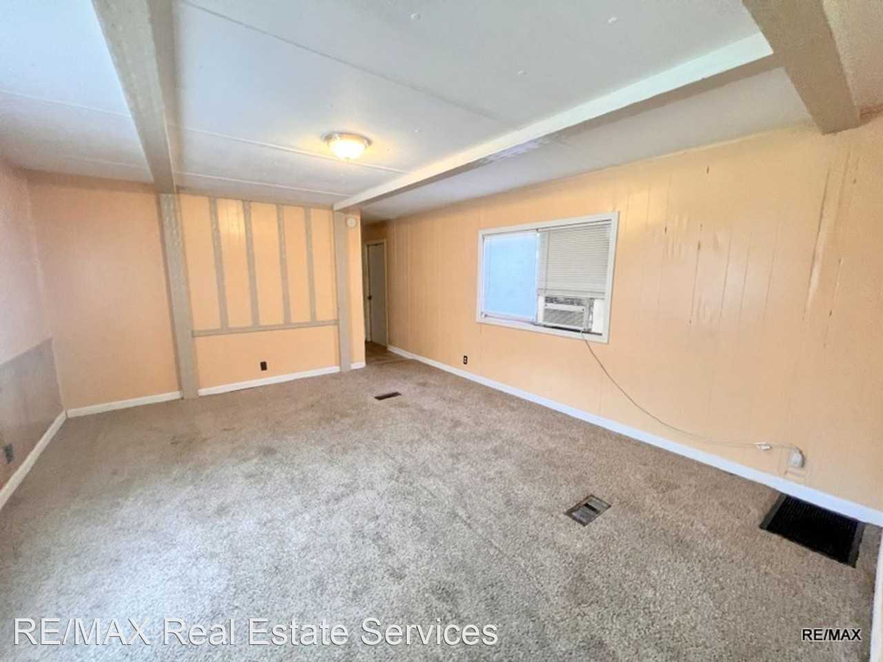 Hanson Circle - Photo 3 of 6