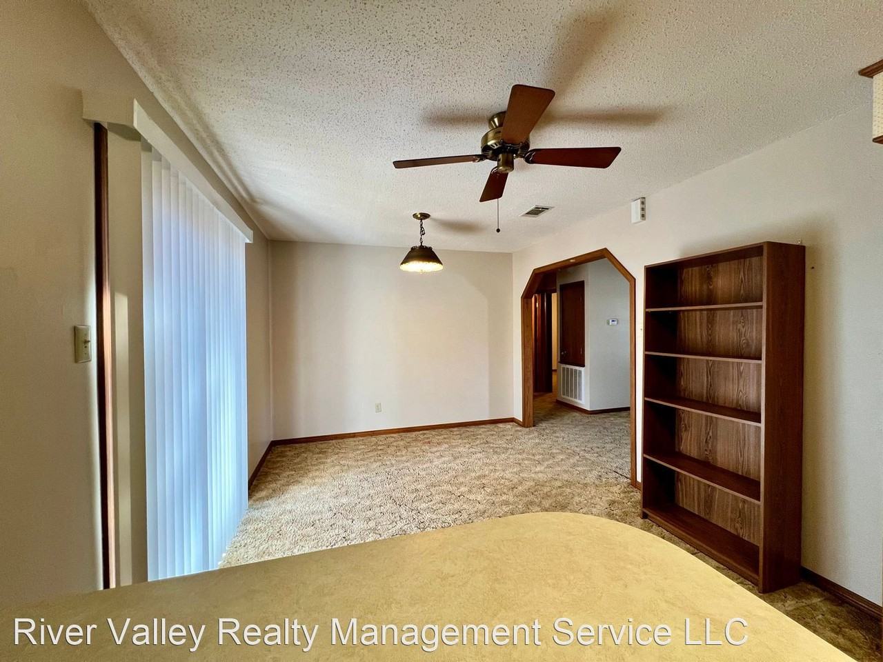 178 Saratoga Dr - Photo 2 of 44