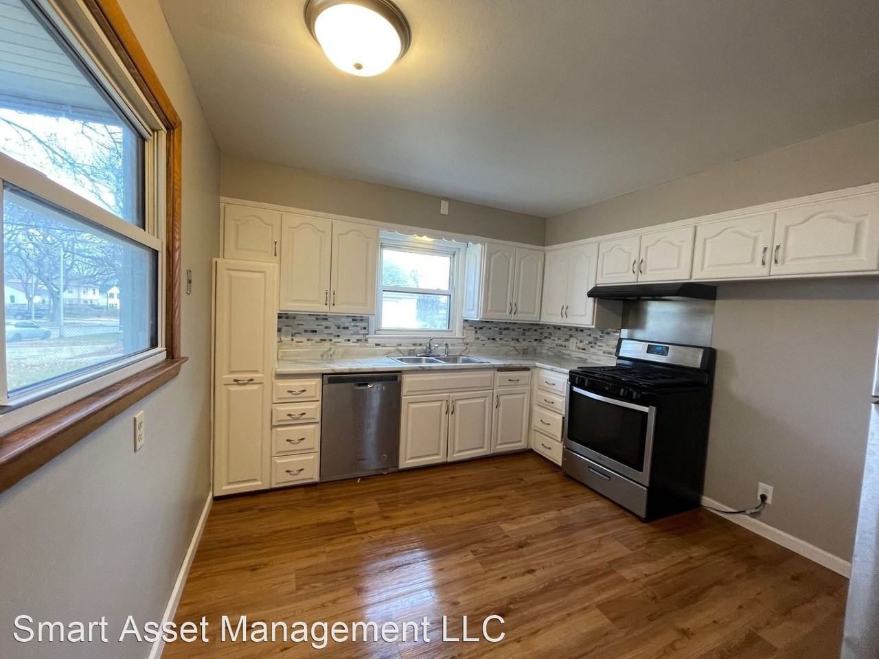 5774 N 68th St - Photo 2 of 9