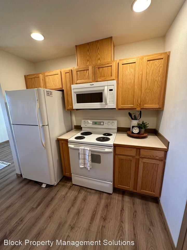 4828 Aqua Dr E #B - Photo 2 of 16