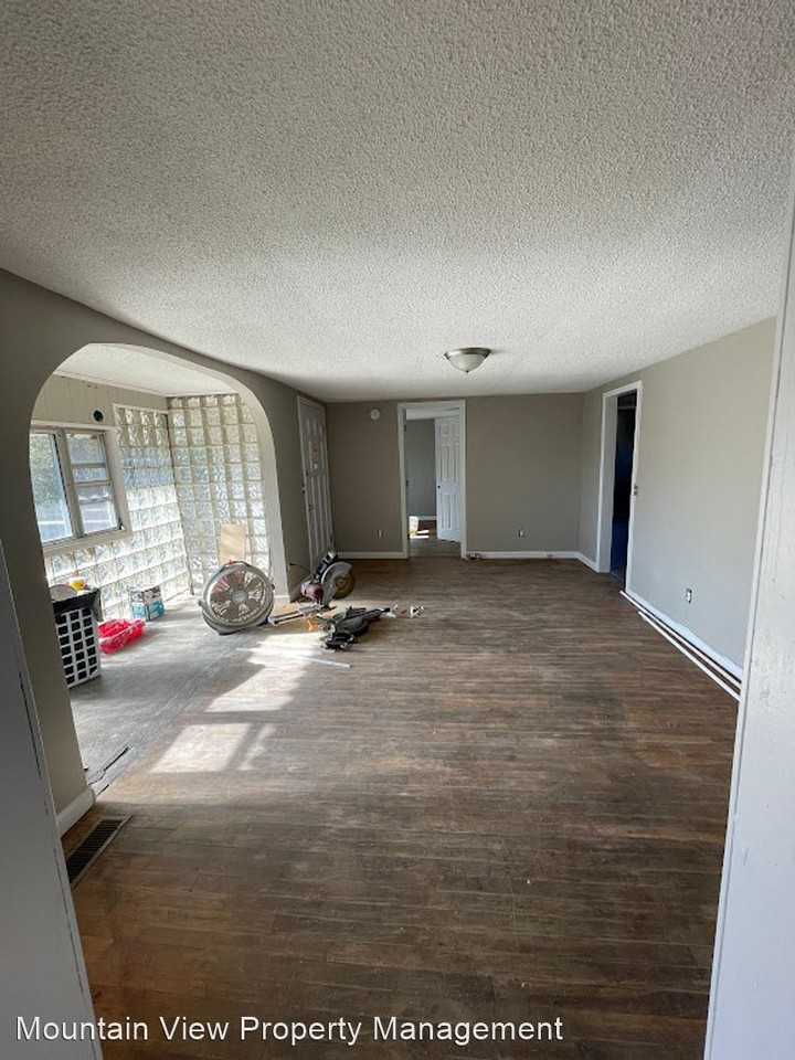 4200 Wilkesview Dr - Photo 2 of 4