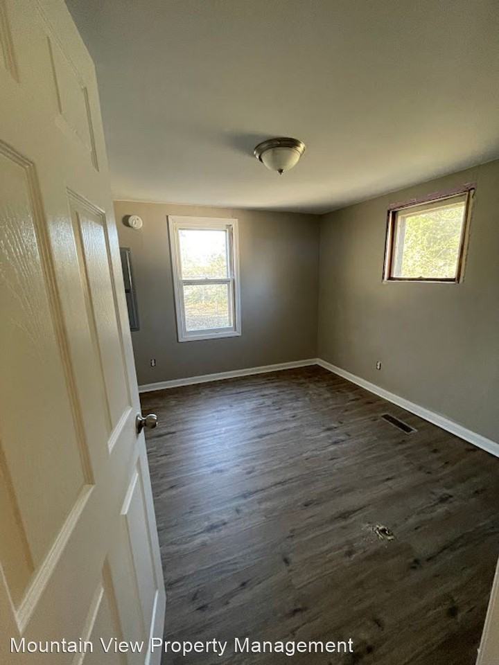 4200 Wilkesview Dr - Photo 3 of 4