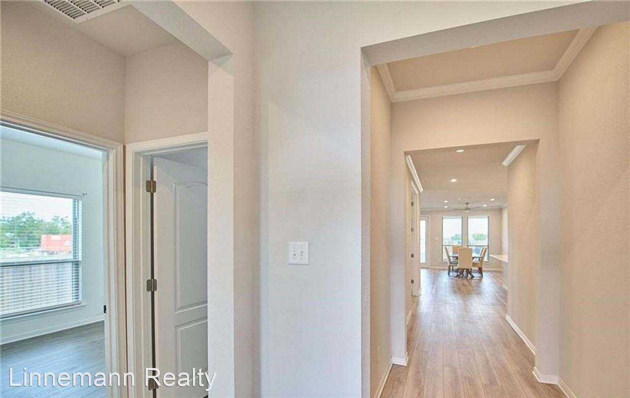 2025 Horatio St - Photo 2 of 38