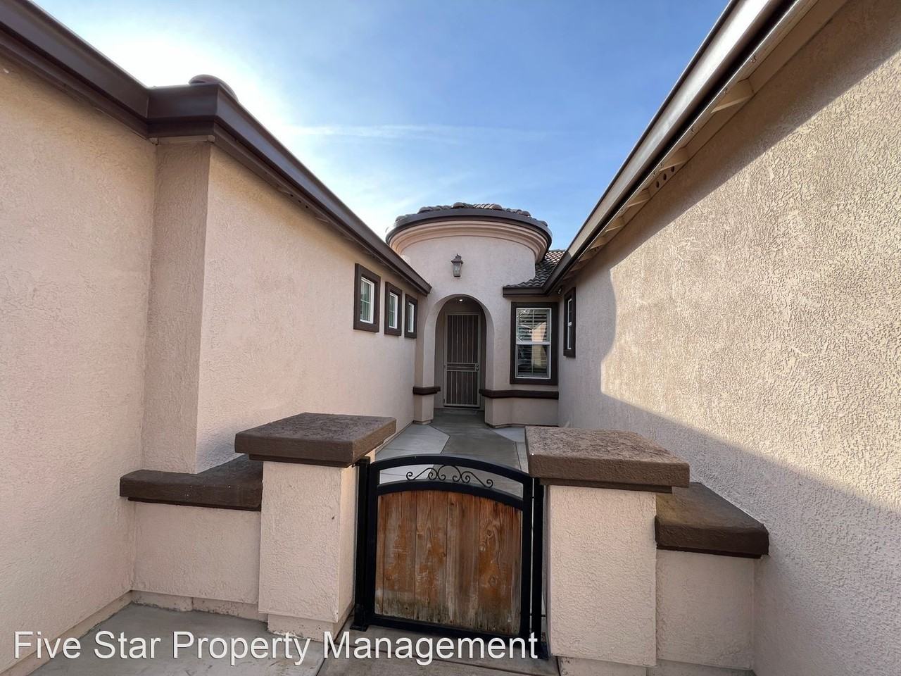 342 Romano Way - Photo 3 of 47