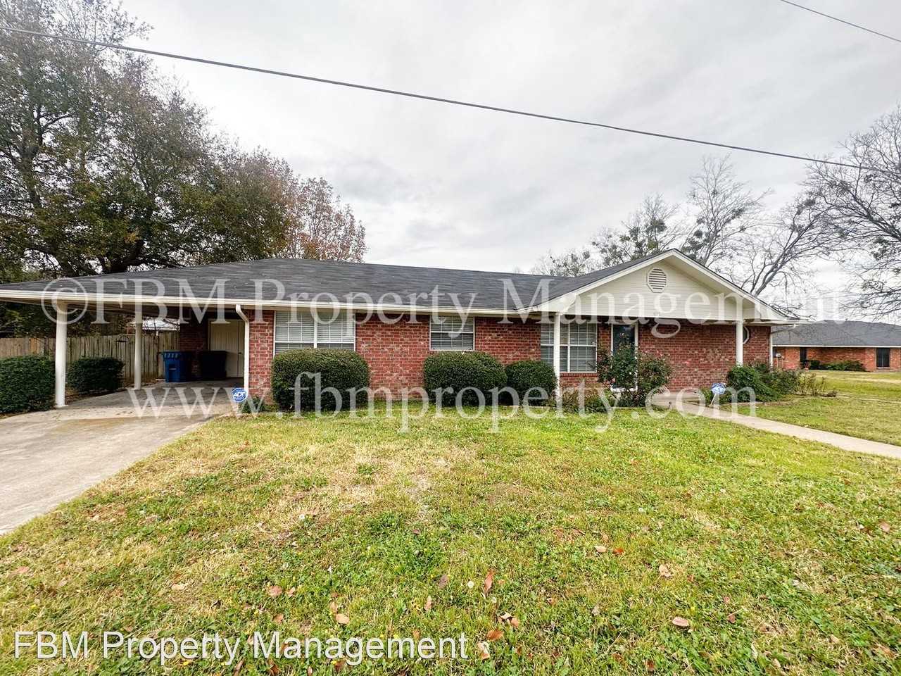 828 Park Ln - Photo 2 of 20