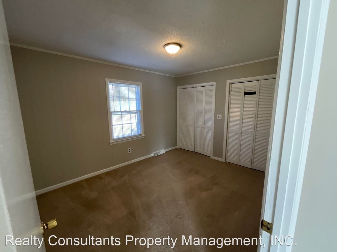 137 Crest Circle - Photo 3 of 11