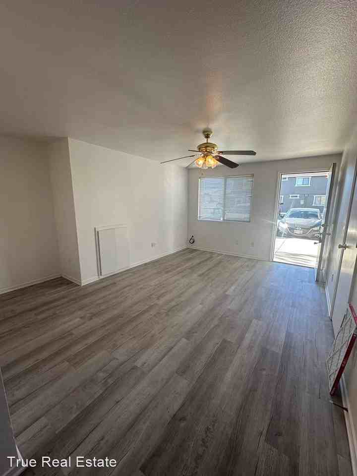 1260 W. Newlands Drive - Photo 2 of 6