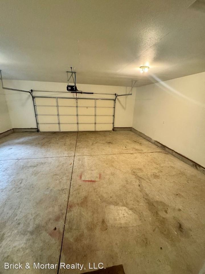 879 N 7th Ave - Photo 2 of 11