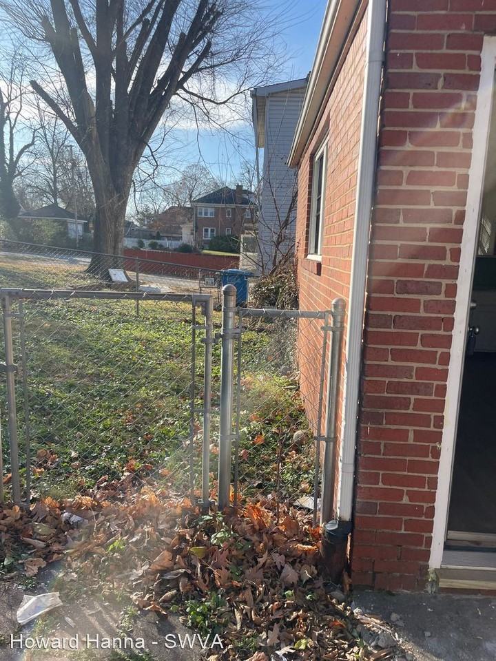 1907 Dale Ave Se - Photo 2 of 20