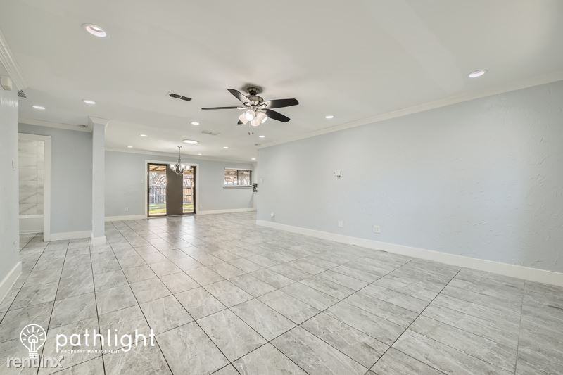 1806 Acosta St - Photo 2 of 19