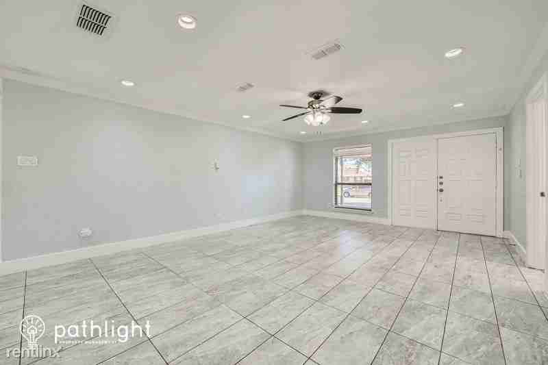 1806 Acosta St - Photo 3 of 19