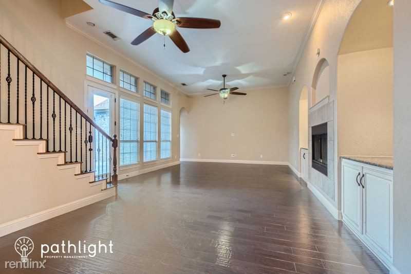 727 Fairfax Ln - Photo 2 of 29