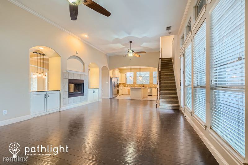 727 Fairfax Ln - Photo 3 of 29
