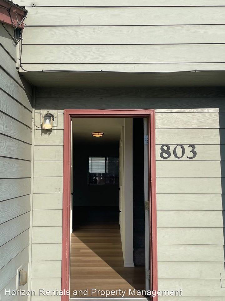 803-899 NW 10th St - Photo 2 of 27