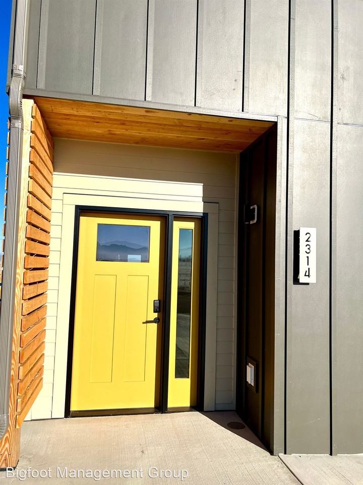 New, Pet Friendly, 2 bed 2 bath Townhouses! - Photo 2 of 23