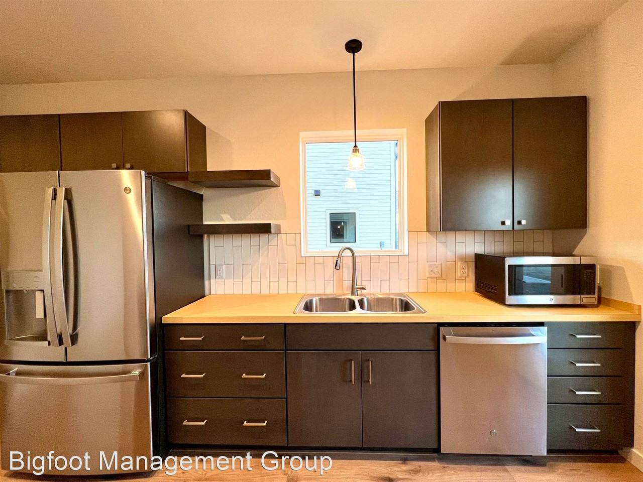 New, Pet Friendly, 2 bed 2 bath Townhouses! - Photo 3 of 23