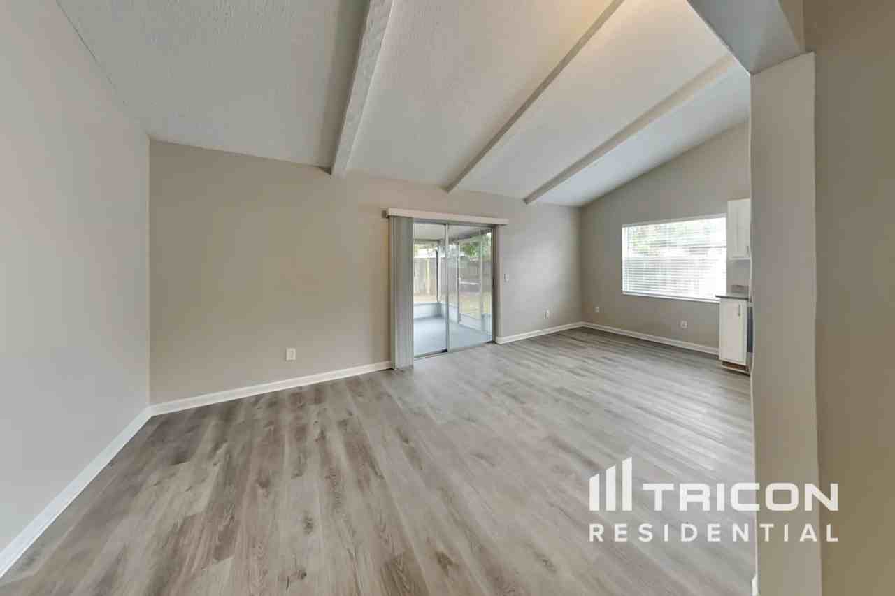 405 Silver Hill Dr - Photo 2 of 21