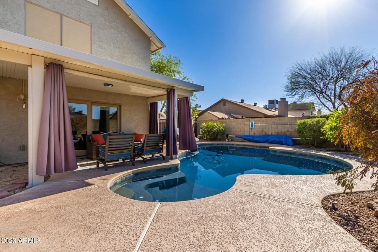 7358 W Cameron Dr - Photo 3 of 7