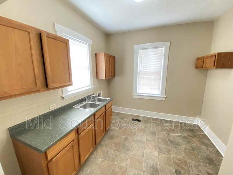 1221 Forest Ave - Photo 3 of 8