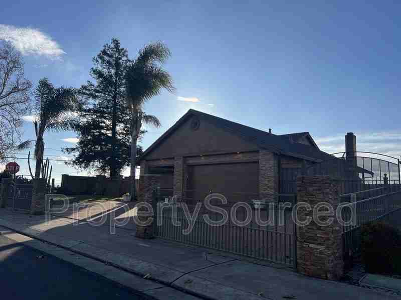14909 Pueblo Dr - Photo 2 of 24