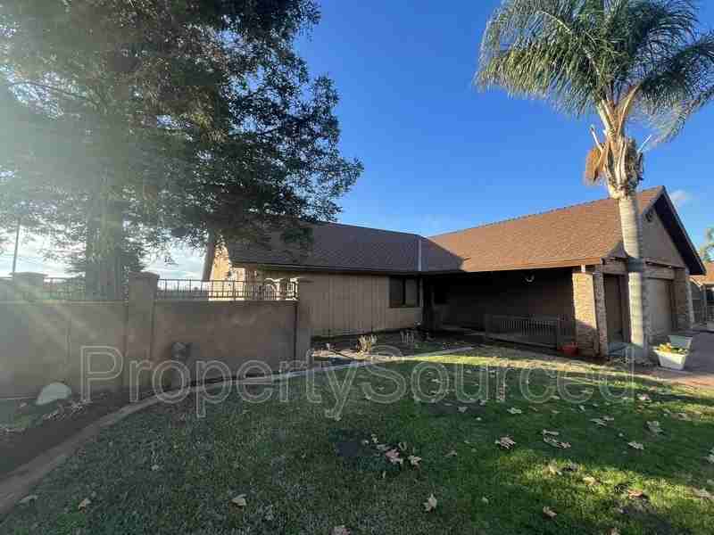 14909 Pueblo Dr - Photo 3 of 24