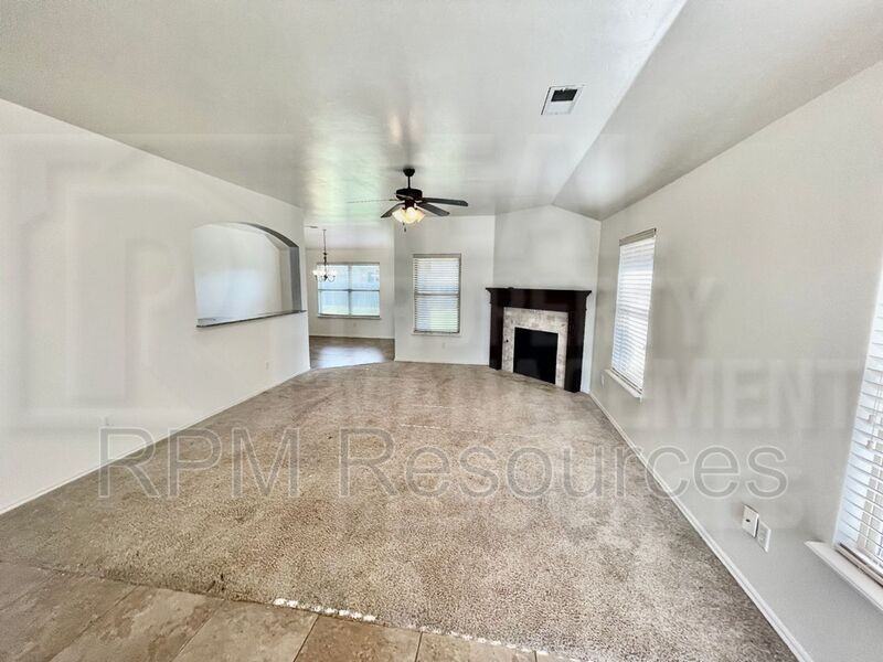 10913 Sw 30th St - Photo 5 of 34