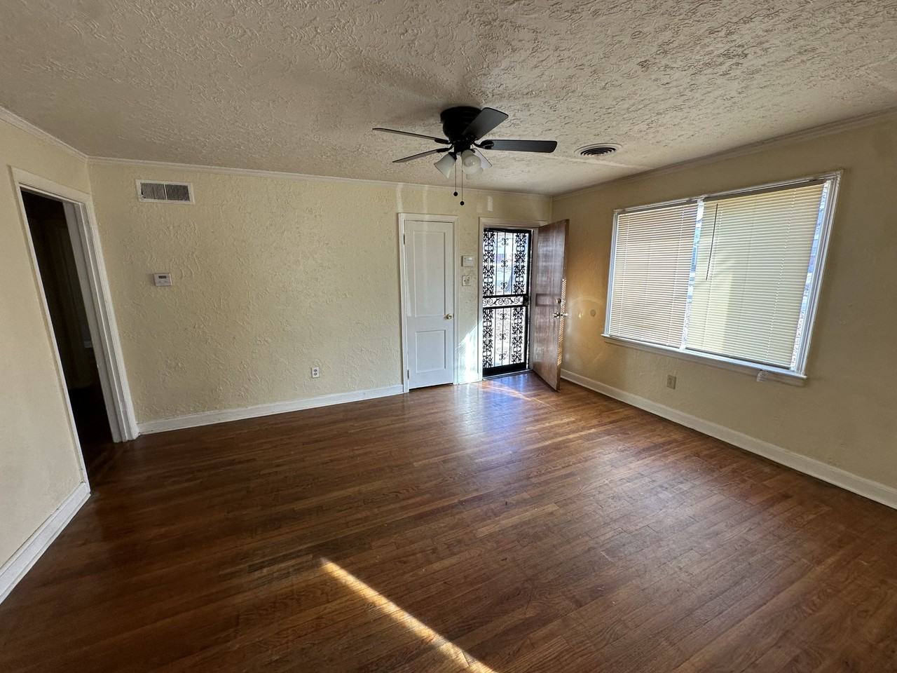 1441 Joanne St - Photo 2 of 7