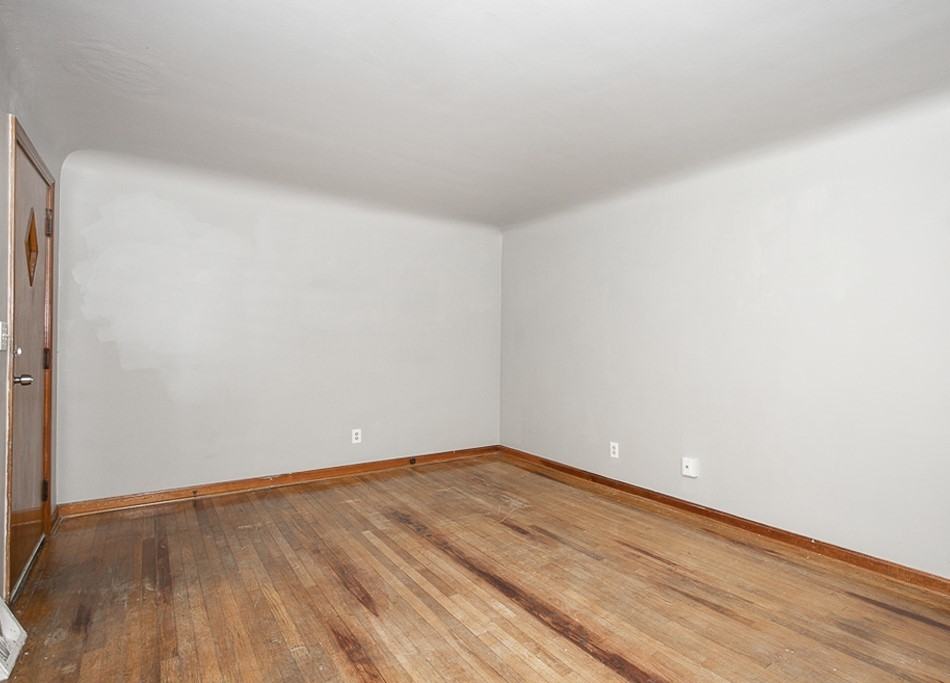 870 Rokeby Rd - Photo 3 of 16