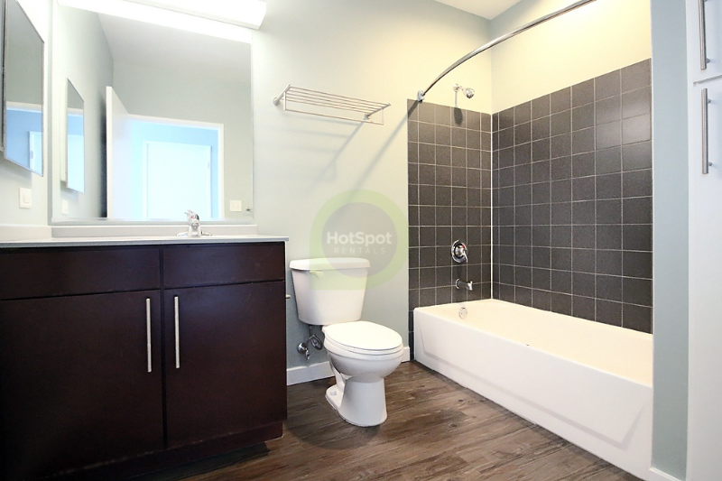 1390 S State St - Photo 4 of 6