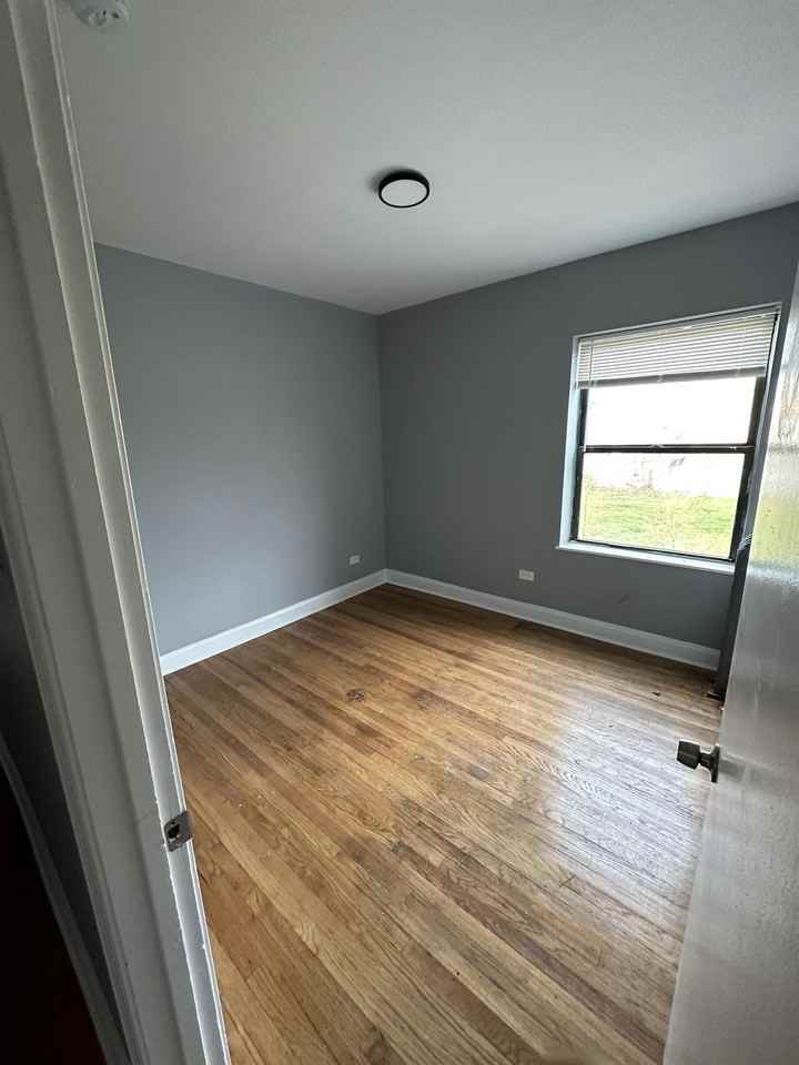 609 W 72nd St #609-3 - Photo 3 of 9