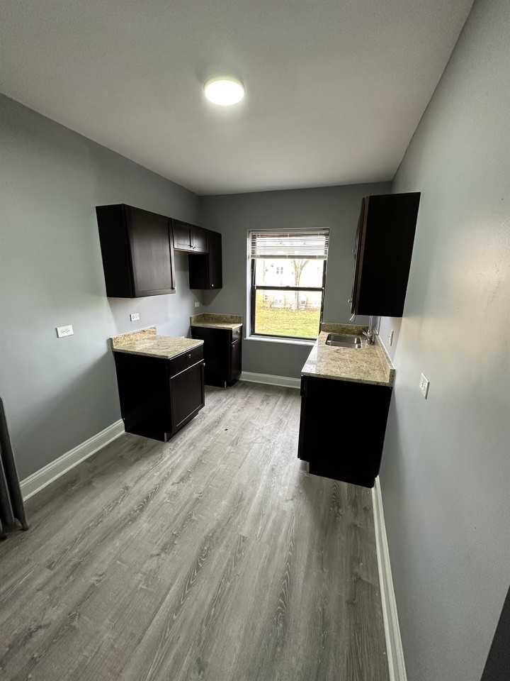 609 W 72nd St #609-3 - Photo 7 of 9