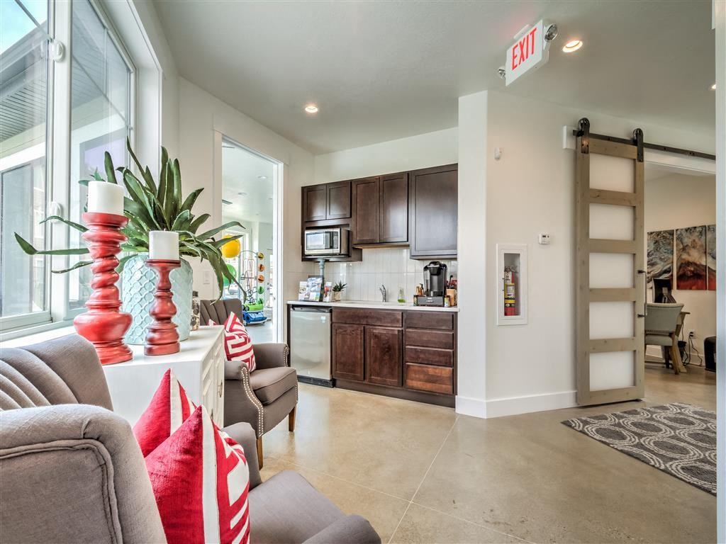 Aderra - Photo 2 of 38