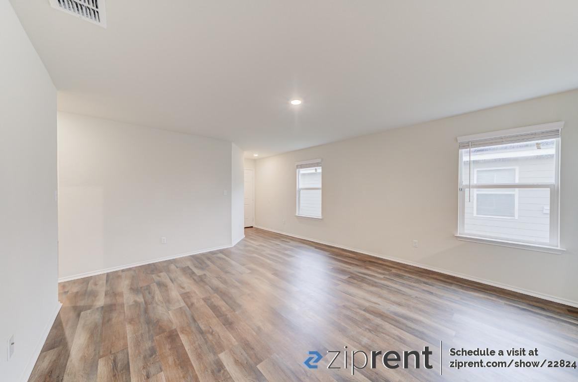 550 Retama Pass - Photo 2 of 17