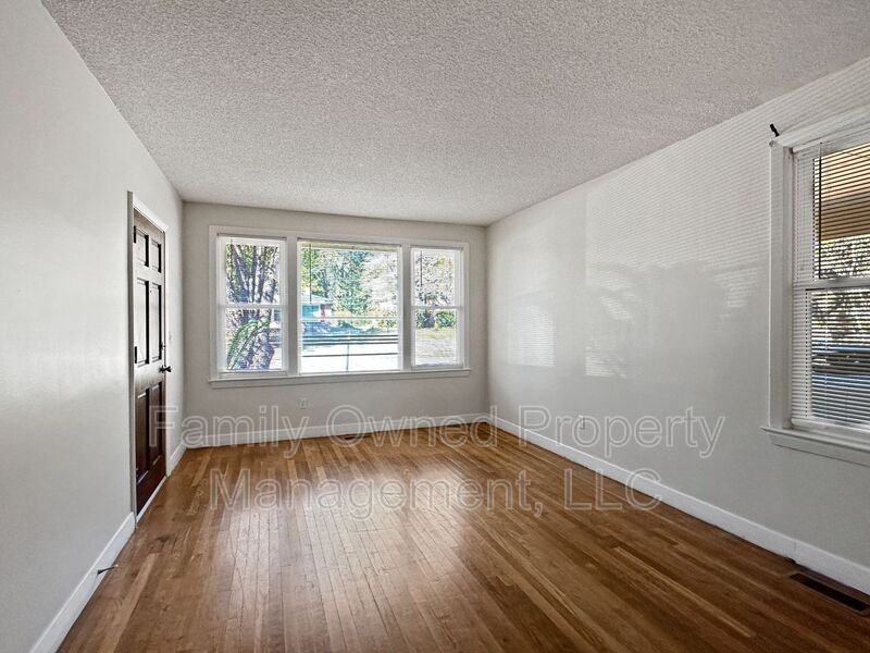 1123 Belvedere Dr - Photo 3 of 29