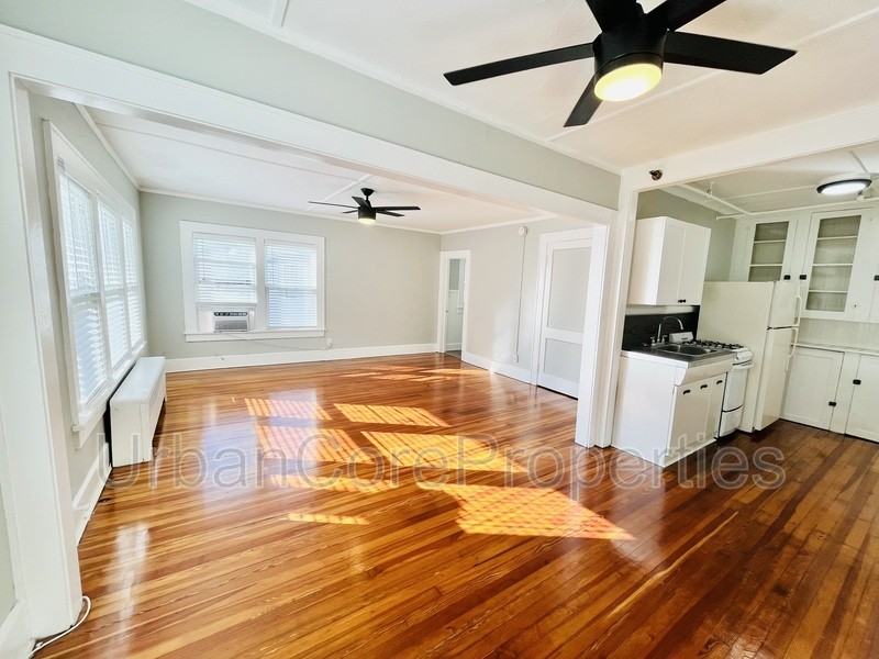 236 10th Ave Ne #8 - Photo 3 of 7