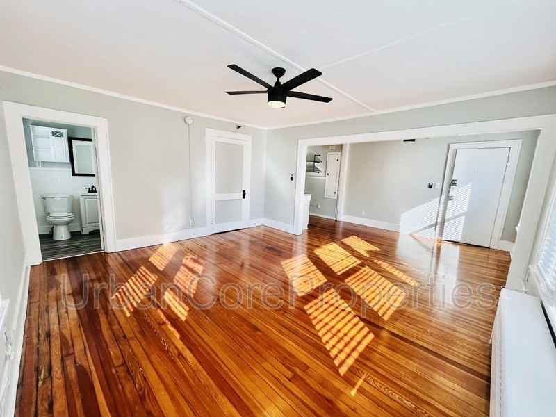 236 10th Ave Ne #8 - Photo 5 of 7