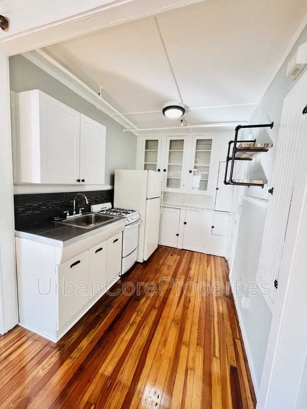 236 10th Ave Ne #8 - Photo 6 of 7