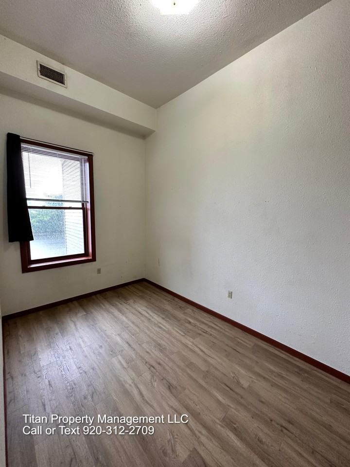 115 West Main Street Apartments 115 W Main St, Omro, WI 54963 Zumper